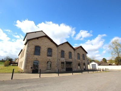 LOCAL COMMERCIAL A LOUER - TOURNUS - 975 m2 - 5�500�&euro; HC et HT par mois