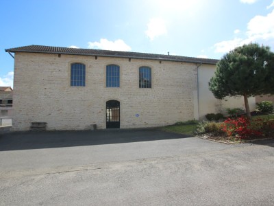 LOCAL COMMERCIAL A LOUER - TOURNUS - 975 m2 - 5�500�&euro; HC et HT par mois