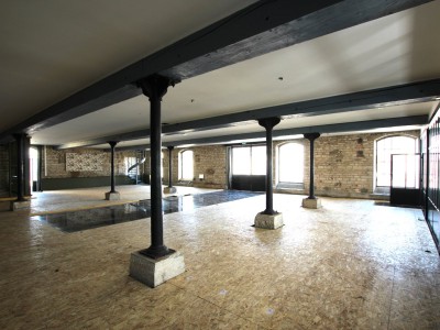 LOCAL COMMERCIAL A LOUER - TOURNUS - 975 m2 - 5�500�&euro; HC et HT par mois