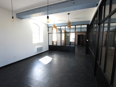 LOCAL COMMERCIAL A LOUER - TOURNUS - 975 m2 - 5�500�&euro; HC et HT par mois