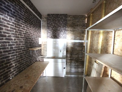 LOCAL COMMERCIAL A LOUER - TOURNUS - 975 m2 - 5�500�&euro; HC et HT par mois