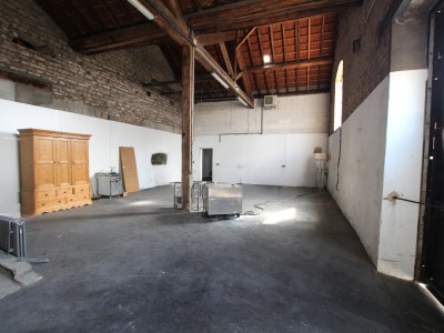 LOCAL COMMERCIAL A LOUER - TOURNUS - 975 m2 - 5�500�&euro; HC et HT par mois