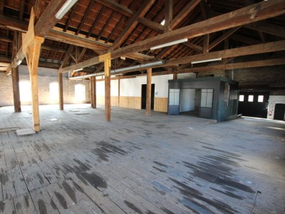 LOCAL COMMERCIAL A LOUER - TOURNUS - 975 m2 - 5�500�&euro; HC et HT par mois