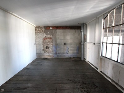 LOCAL COMMERCIAL A LOUER - TOURNUS - 975 m2 - 5�500�&euro; HC et HT par mois