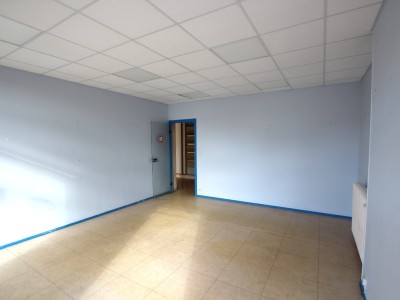 LOCAL D ACTIVITE A VENDRE - TOURNUS - 134 m2 - 139�000�&euro; 