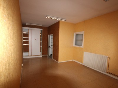 LOCAL D ACTIVITE A VENDRE - TOURNUS - 134 m2 - 139�000�&euro; 