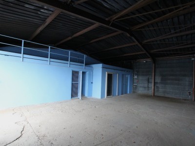 LOCAL D ACTIVITE A VENDRE - TOURNUS - 143 m2 - 99 000 €