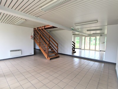 LOCAL D ACTIVITE DE STOKAGE - INDUSTRIEL - BUREAUX A VENDRE - TOURNUS - 3693 m2 - 1870000 € 
