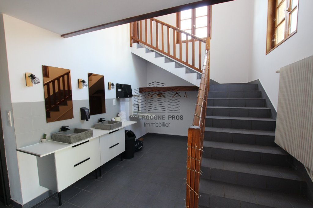 IMMEUBLE A VENDRE - TOURNUS - 609 m2 - 198�000�&euro;