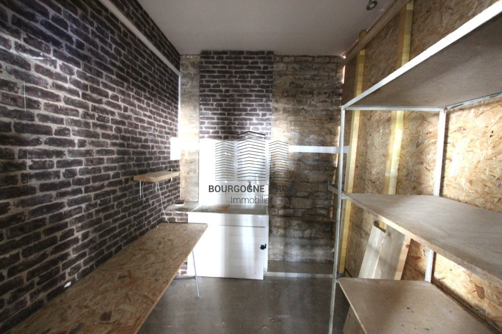 LOCAL COMMERCIAL A LOUER - TOURNUS - 975 m2 - 5�500�&euro; HC et HT par mois