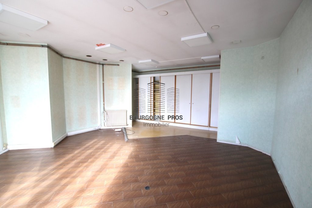 LOCAL D ACTIVITE A VENDRE - TOURNUS - 134 m2 - 139�000�&euro; 