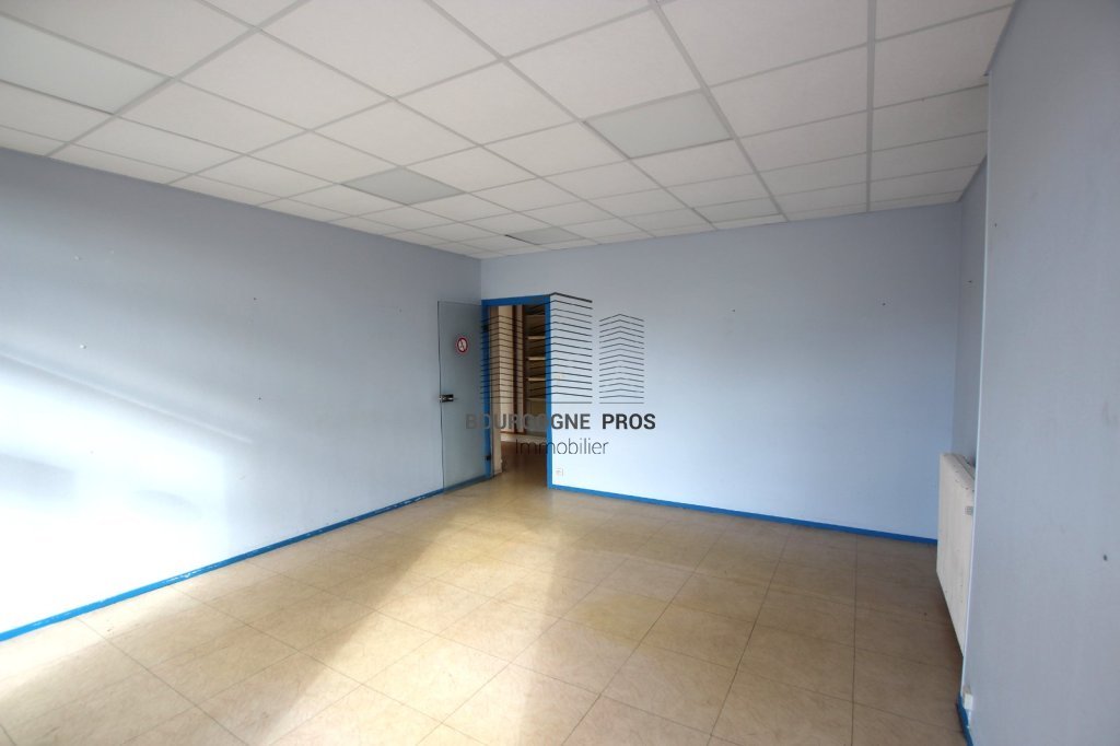 LOCAL D ACTIVITE A VENDRE - TOURNUS - 134 m2 - 139�000�&euro; 