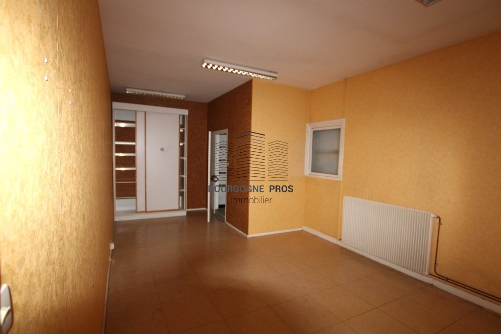 LOCAL D ACTIVITE A VENDRE - TOURNUS - 134 m2 - 139�000�&euro; 