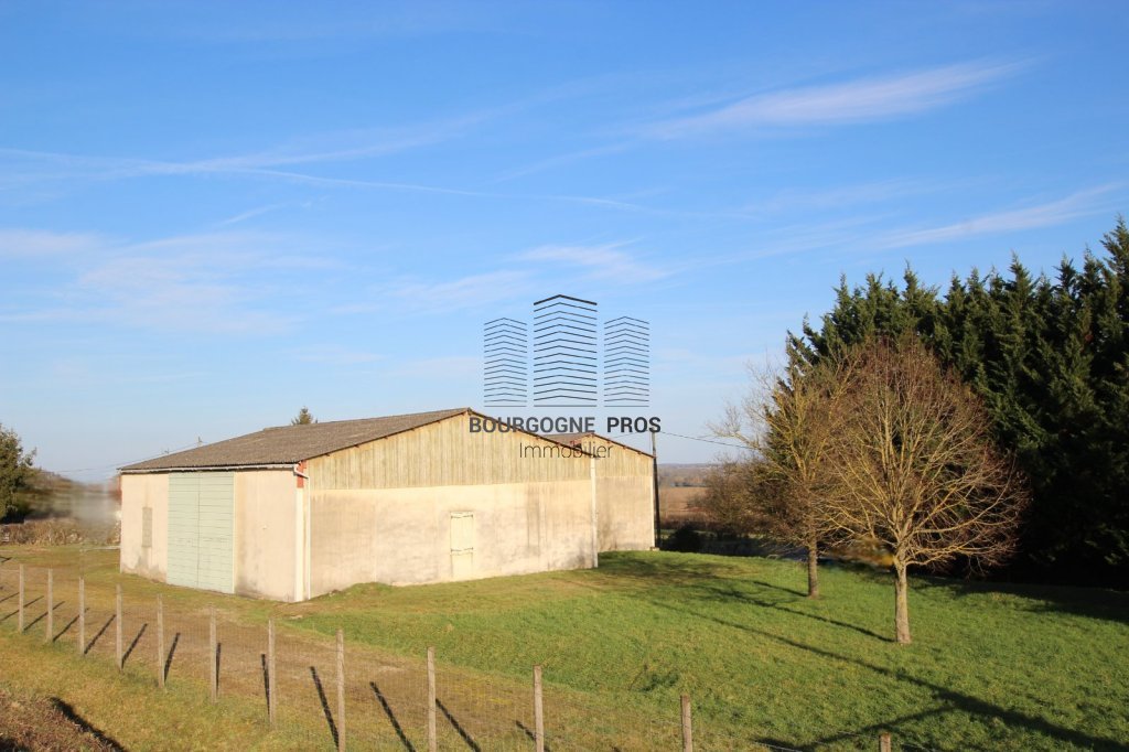 LOCAL D ACTIVITE A VENDRE - TOURNUS - 527 m2 - 250�000�&euro; 