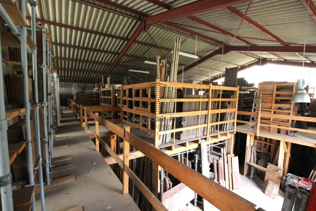 LOCAL D ACTIVITE A VENDRE - TOURNUS - 527 m2 - 250�000�&euro; 