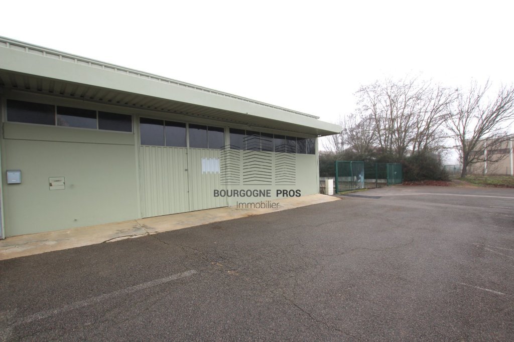 LOCAL D ACTIVITE A VENDRE - TOURNUS - 143 m2 - 99�000�&euro; 