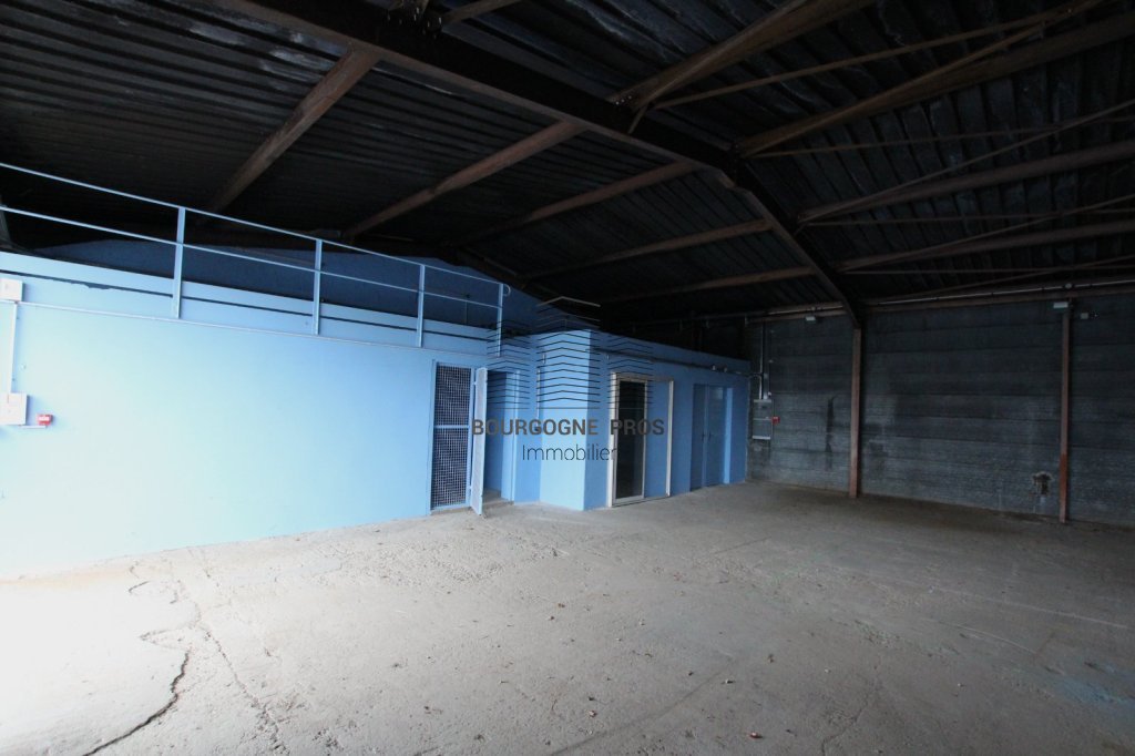 LOCAL D ACTIVITE A VENDRE - TOURNUS - 143 m2 - 99�000�&euro; 