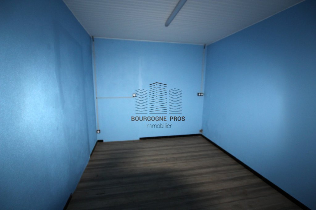 LOCAL D ACTIVITE A VENDRE - TOURNUS - 143 m2 - 99�000�&euro; 